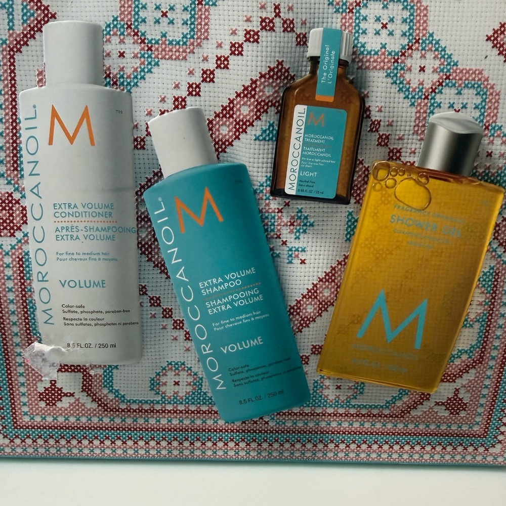 Bundle set of Moroccan oil, extra volume shampoo, conditioner, oil, & shower gel - Picture 3 of 6